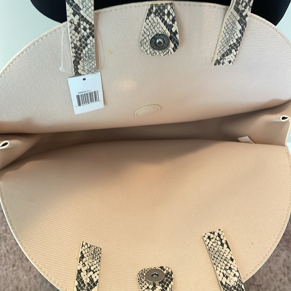 New! Tassel Dome Handbag - Picture 9 of 11